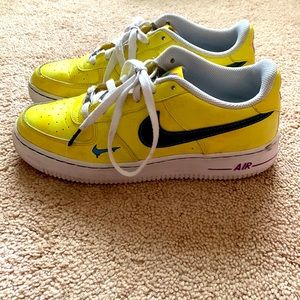 Air force 1 yellow, blue, purple, and black | basketball sneakers. size 7 kids